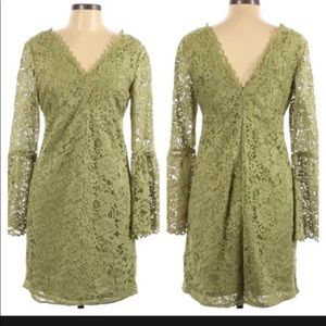 Betsy Johnson green lace bell sleeve v neck NWT